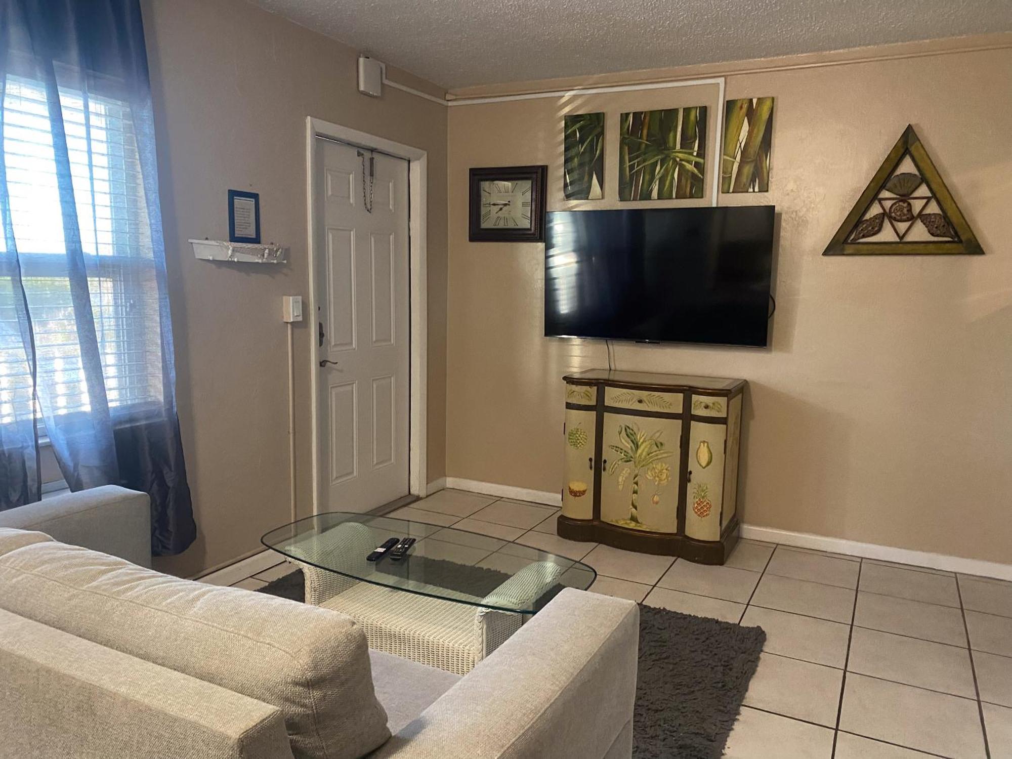 Oasis Palms Resort Сант Пит Бич Экстерьер фото